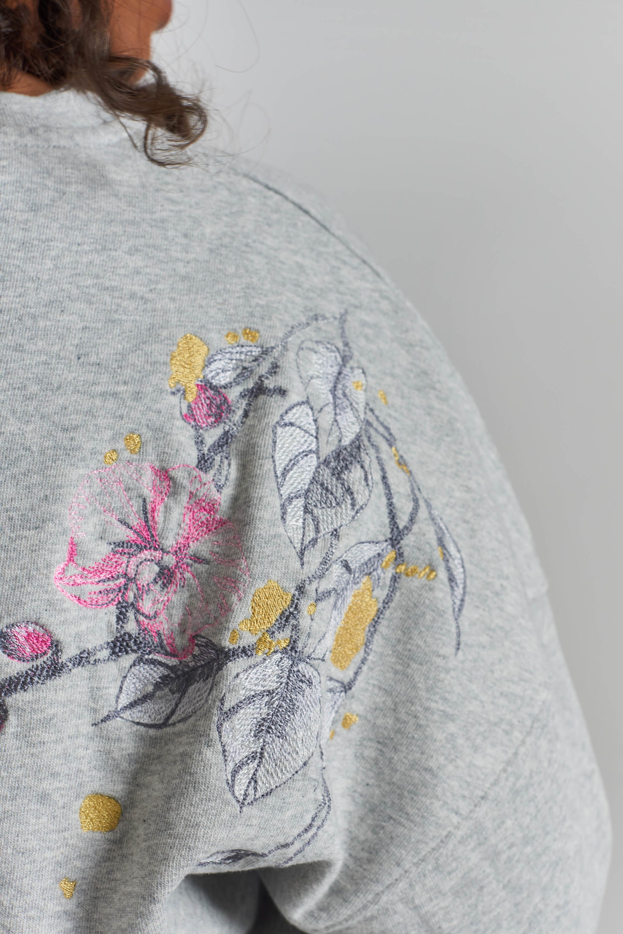 Simia orchid-embroidered ethical-cotton sweatshirt - Mist Marl Grey